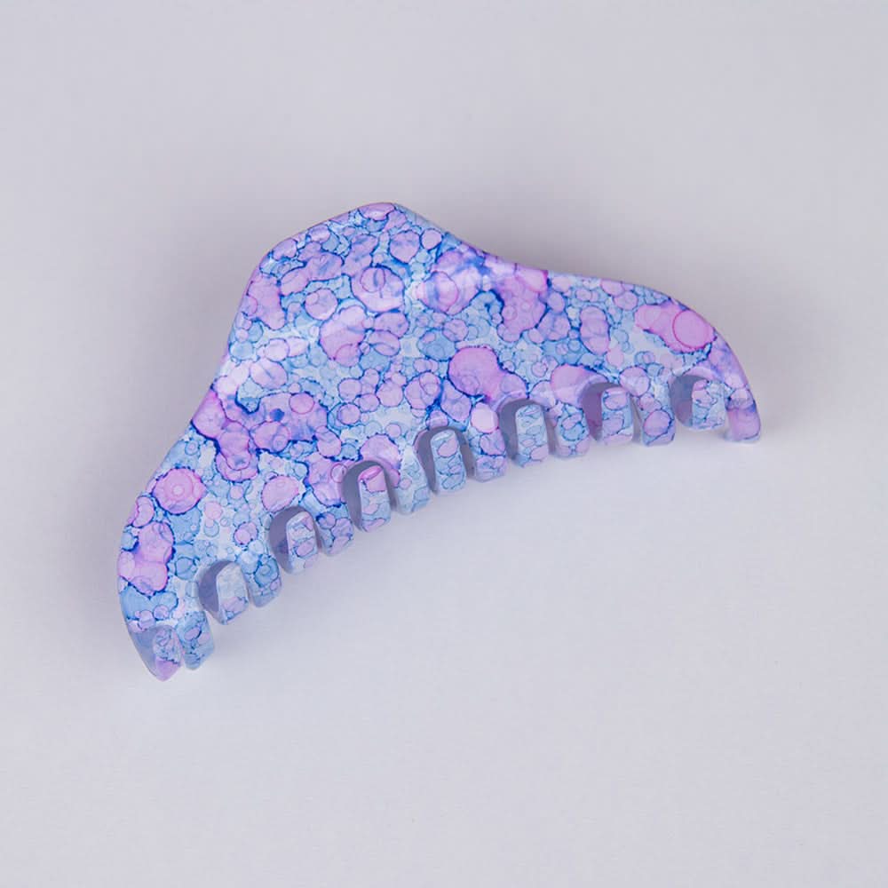 Medium claw clip with blue and oink pattern